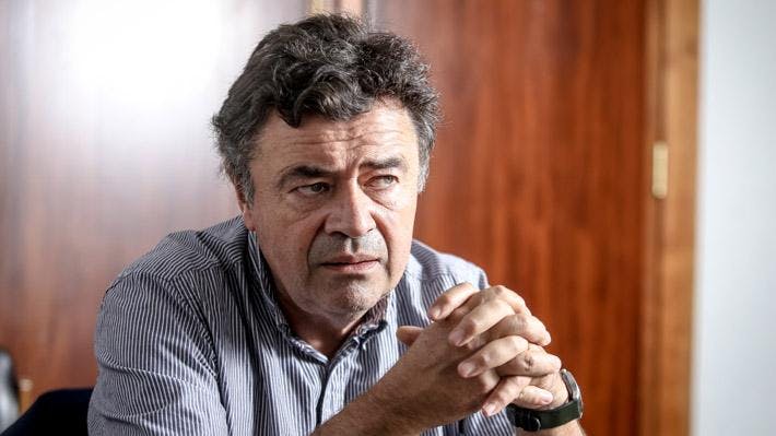 Ministro Valenzuela admite que “no sabe” si compró a comerciante informal en feria de Rancagua