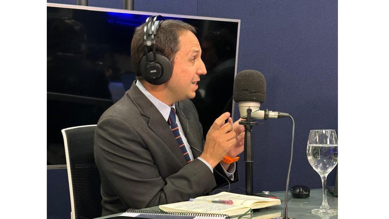 Sebastián Izquierdo sobre la estabilidad fiscal: “El gasto en interés que tiene hoy día el Gobierno para pagar su propia deuda empieza a ir contra los gastos sociales. La estabilidad fiscal tiene