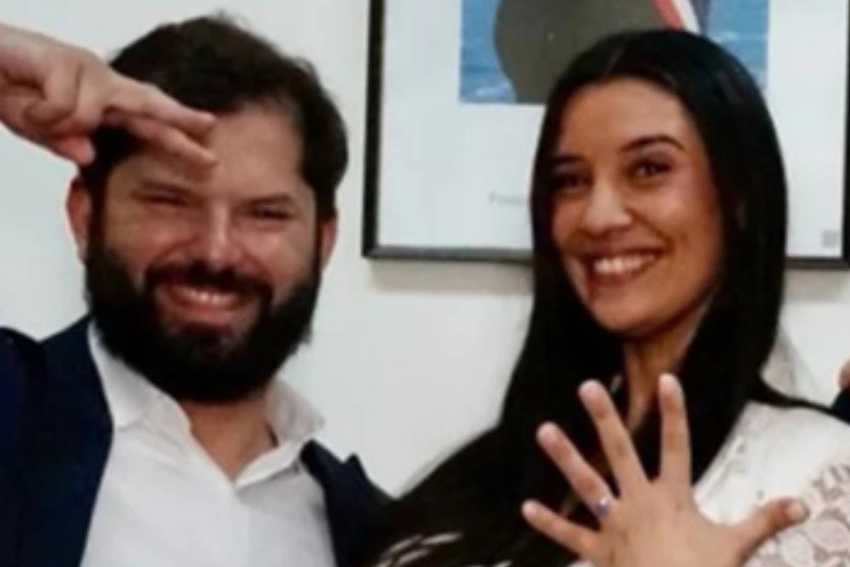 Cuñada del Presidente Boric renuncia como asesora de la Secom por viajar fuera del país estando con licencia médica