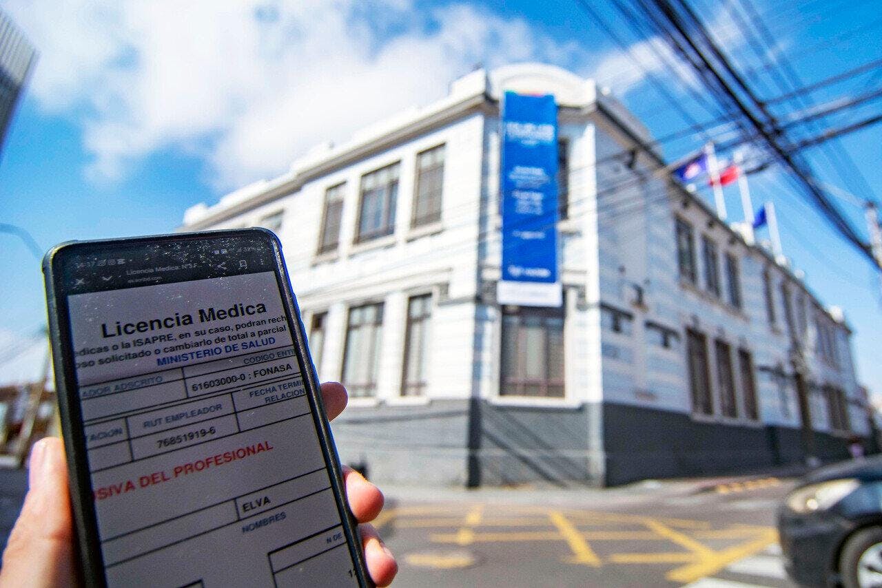 Escándalo de licencias en las empresas públicas: despidos, renuncias y más de mil casos