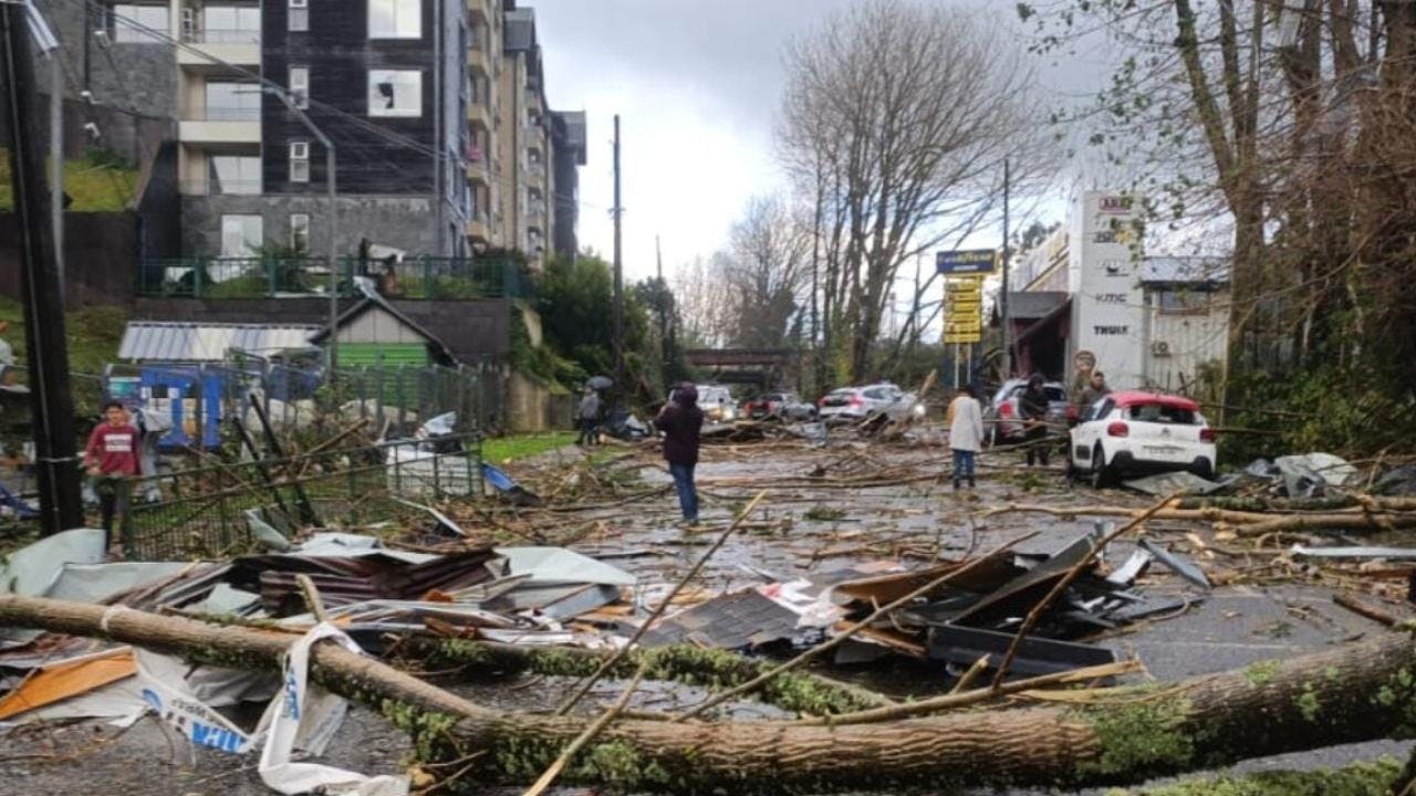 “Quedamos con lo puesto”: Tornado azota Puerto Varas y deja 250 viviendas afectadas