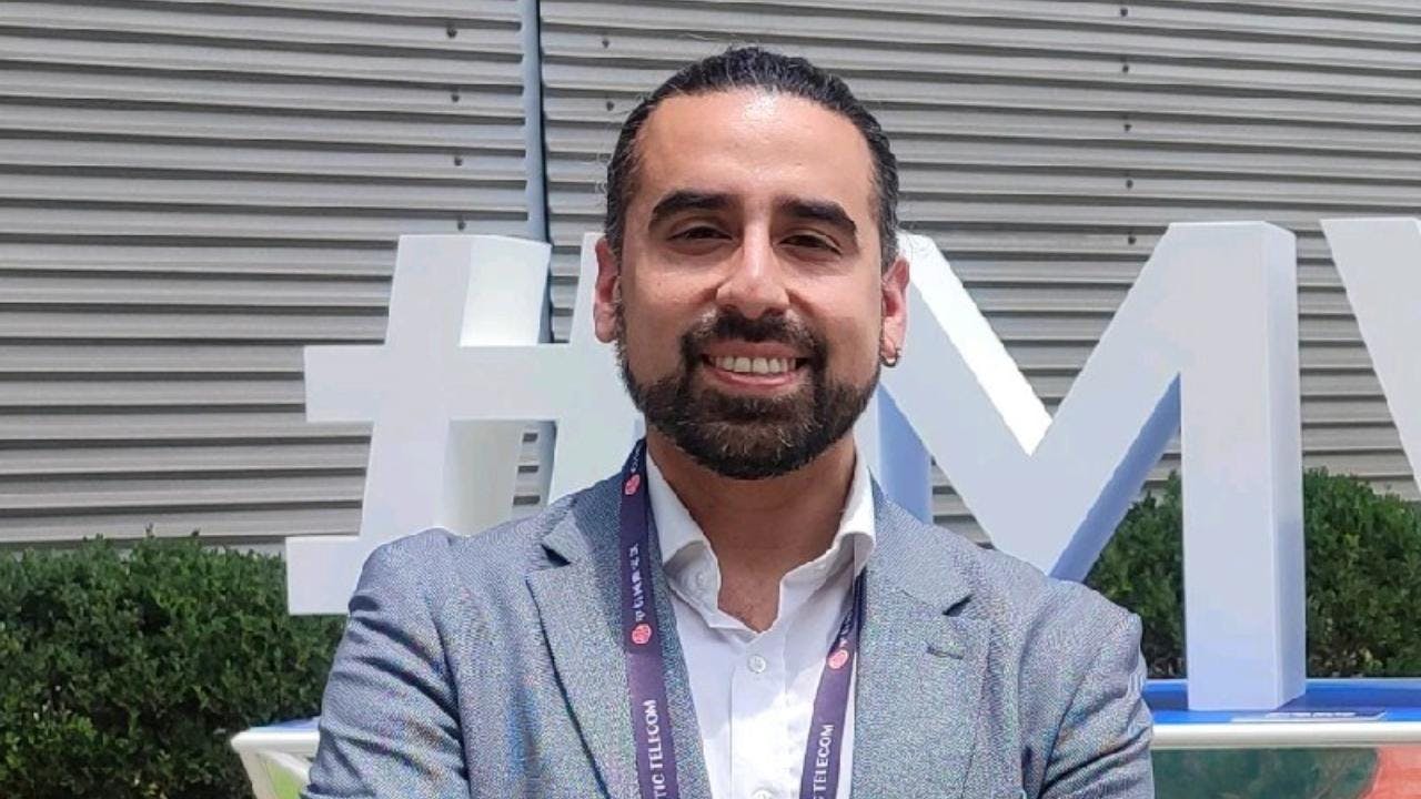 Raúl Domínguez: El alto cargo de Subtel cercano a Boric que renunció tras informe de Contraloría por licencias médicas