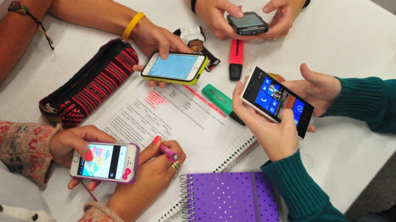 Medio curso escolar de desventaja: Las consecuencias de un uso intensivo de la tecnología en clases