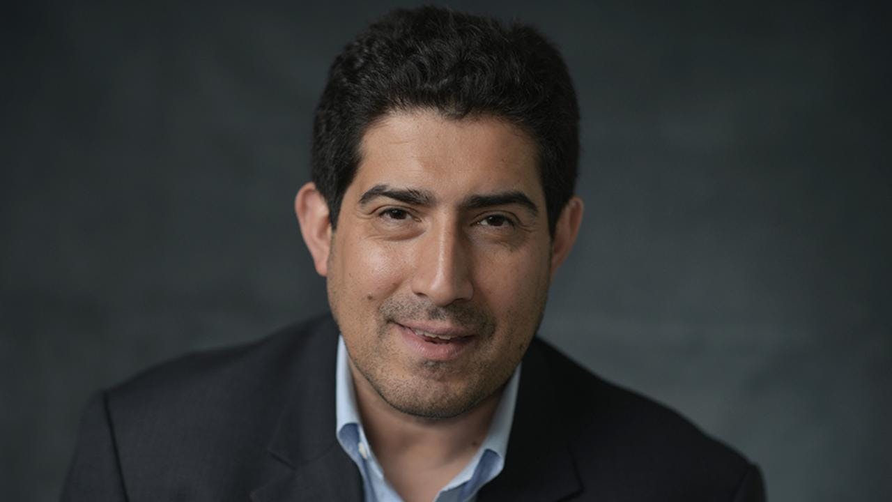 Patricio Navia sobre políticas contra inmigrantes en Harvard: “Es una gran amenaza para toda la industria educacional estadounidense, que depende, en parte, que vayan muchos estudiantes extranjeros