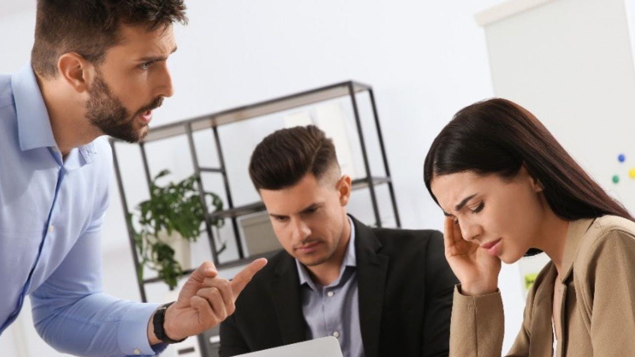 Por mala relación con los jefes: 83% de los chilenos han pensado renunciar a su trabajo