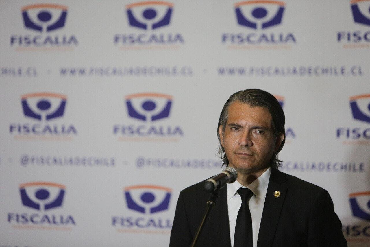 ¿Quién es Juan Castro Bekios?: El nuevo fiscal del caso ProCultura que acusa sesgo político en fallo que declaró pinchazo a Huneeus
