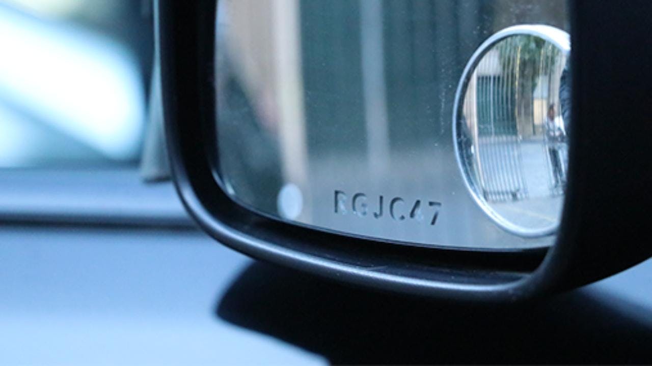 Este jueves 15 de mayo comienza a regir el grabado de patente en los autos: todo lo que tienes que saber