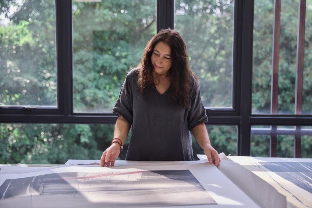 Isabel Cauas sobre “Sobremesa con Nemesio”: “Ustedes, cuando vayan a ver la exposición, van a encontrar las más diversas inspiraciones que una mesa puede darle a un artista”