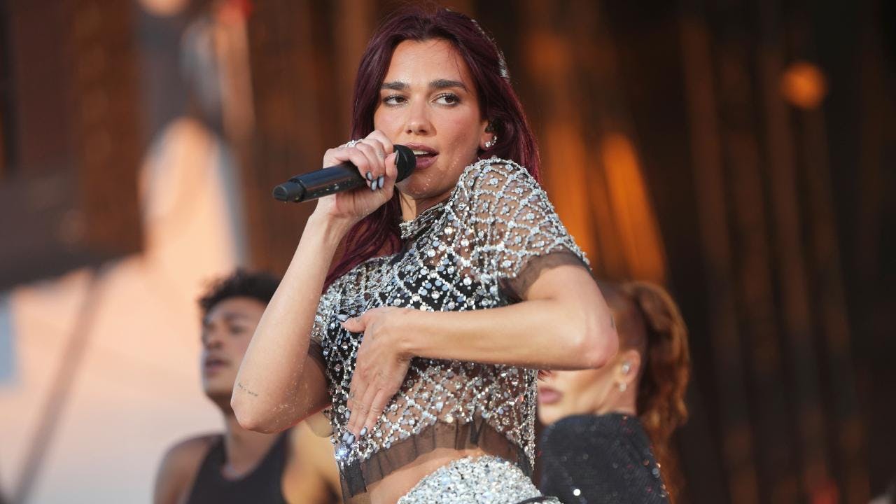 Dua Lipa canta en España cover de Enrique Iglesias