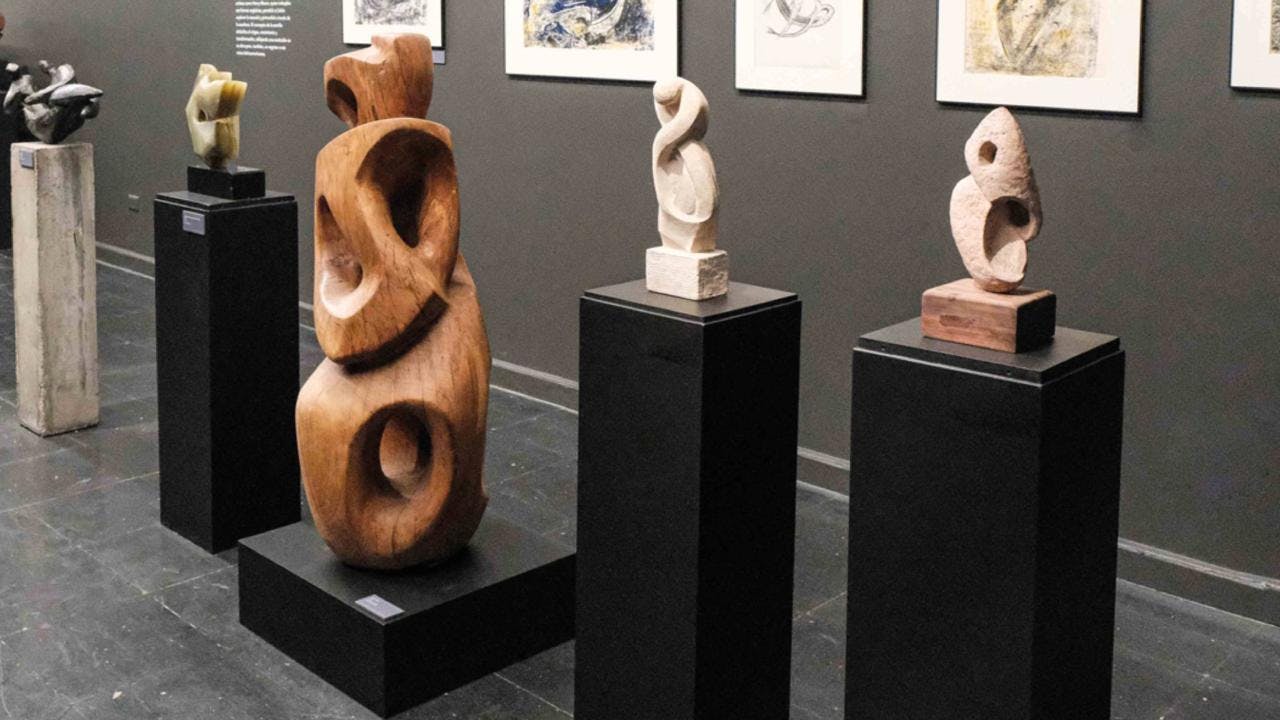 La exposición: “Marta Colvin: inmensidad y forma en el paisaje”