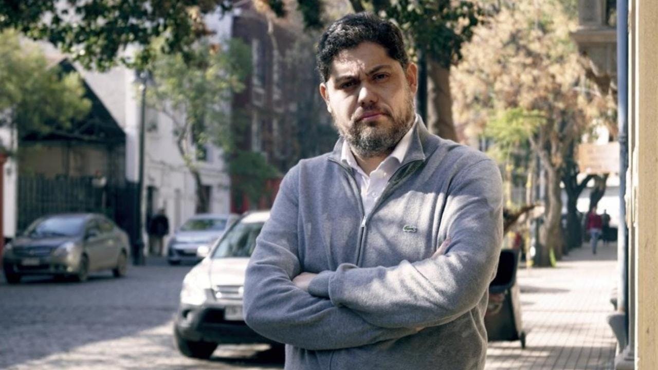 Sus vínculos políticos, el manejo de los dineros de la fundación y su relación con el Presidente: La declaración de Alberto Larraín ante la fiscalía
