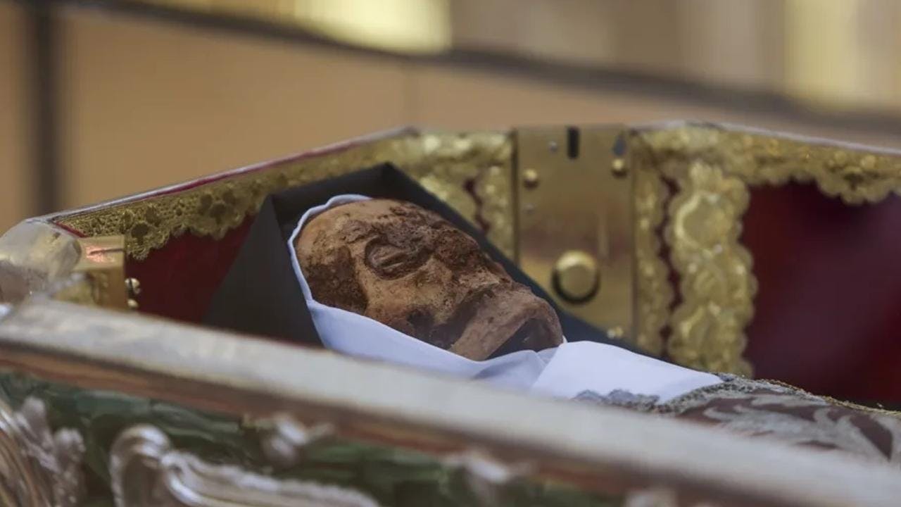 Por primera vez en 111 años, exhiben el cuerpo de Santa Teresa de Jesús