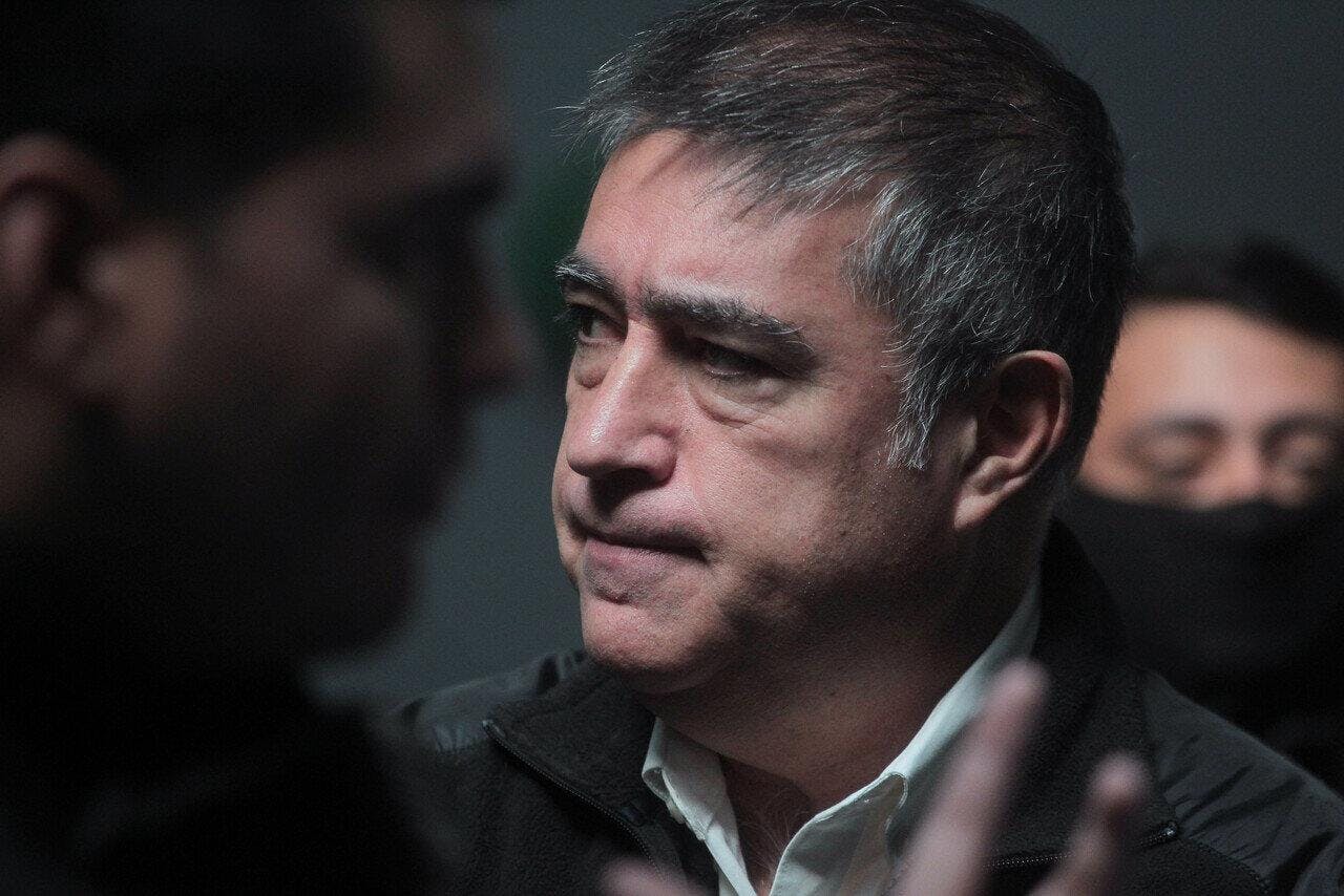 Alcalde Mario Desbordes es agredido por profesores en medio de homenajes a docentes