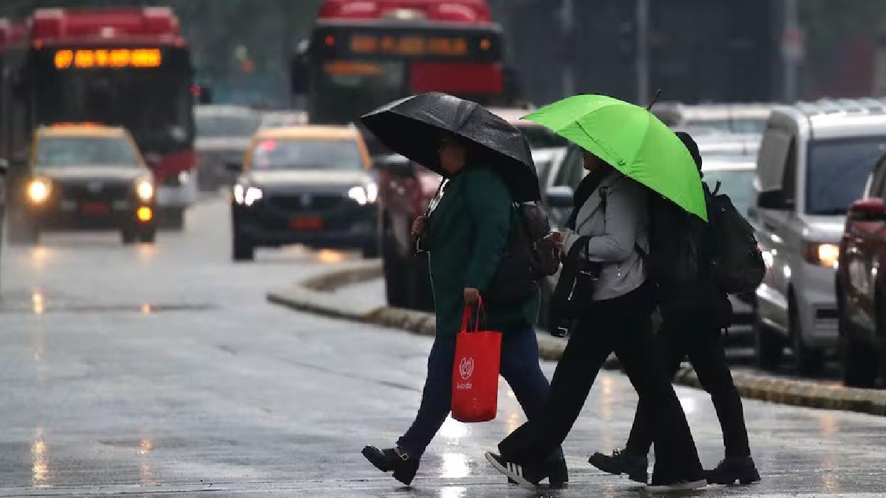 Se activa sistema frontal en Santiago: alerta por lluvias intensas y viento en la capital