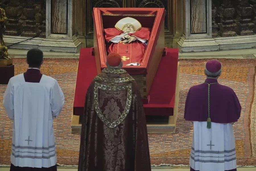 Rompiendo una serie de tradiciones: Así será la tumba del papa Francisco