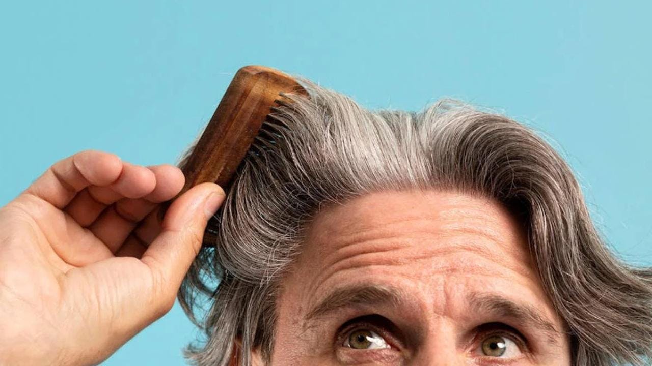 Esta es la vitamina que promete evitar la aparición de canas