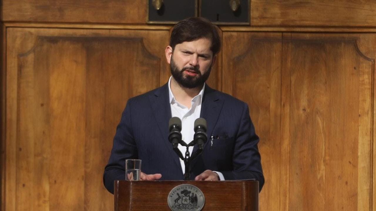 Gabriel Boric decreta tres días de luto por muerte de Papa Francisco