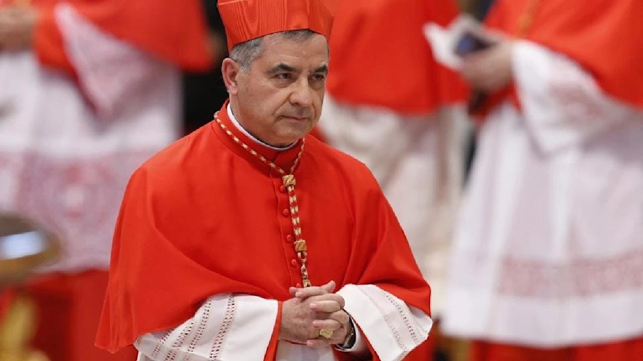 Primer conflicto del cónclave: Cardenal condenado por corrupción exige votar en elección del nuevo Papa