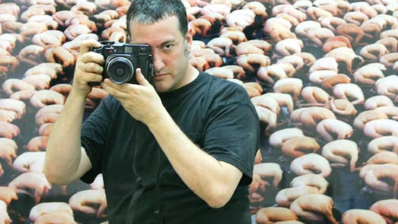Lo que sabemos sobre el regreso a Chile de Spencer Tunick