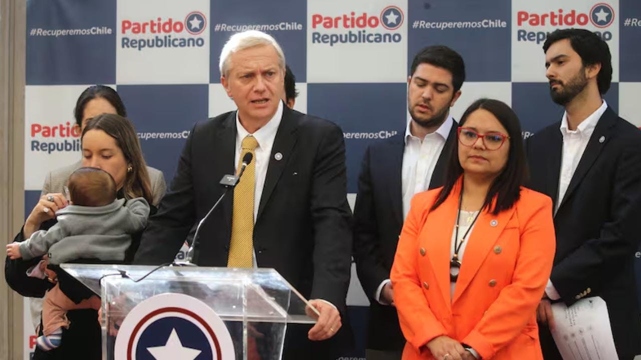 El plan de natalidad presentado por José Antonio Kast: Bono de un millón para la madre y otro para ahorro del hijo