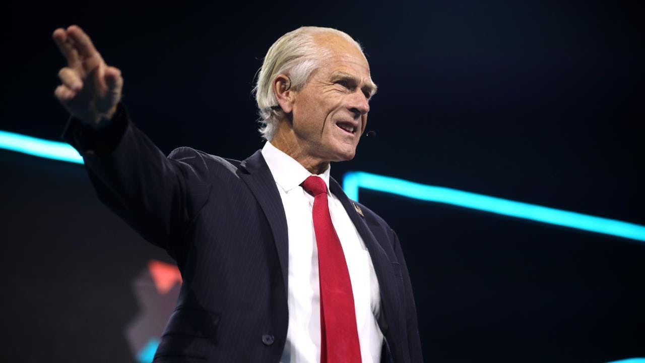Peter Navarro: El hombre que está detrás de la estrategia arancelaria de Trump