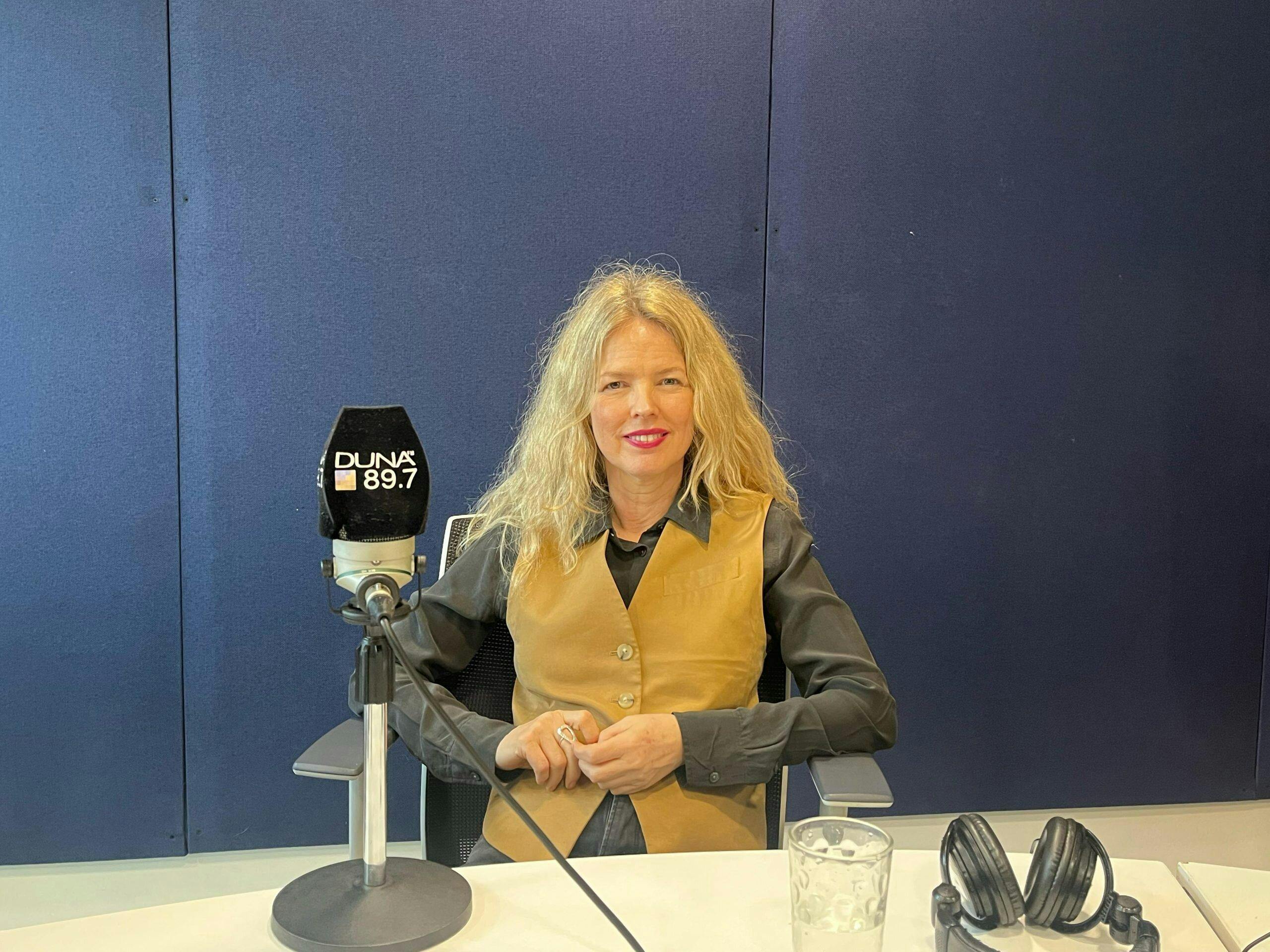 Christina Rosenvigne: “Yo le decía a mi manager, no quiero solo tocar para 5000 personas en Santiago de Chile. Quiero girar y quiero ir por ciudades donde la gente no se tenga que mover, quiero yo