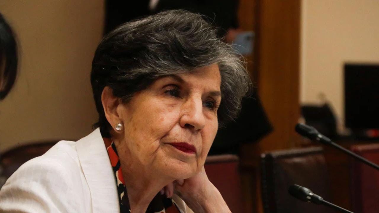 Oficialismo cierra filas con Isabel Allende luego de la destitución de la socialista
