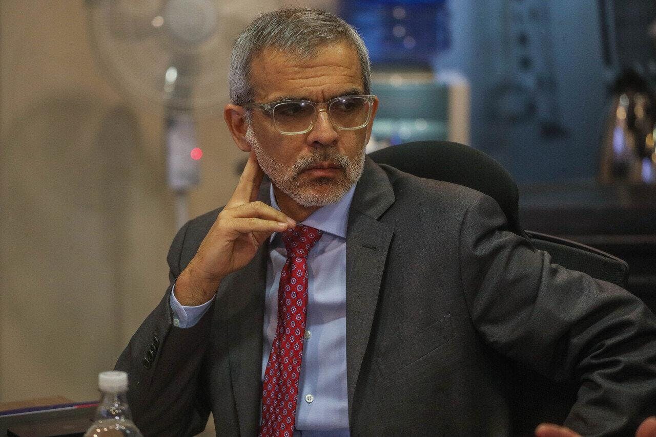 Ministro Cordero califica de delito terrorista el bombazo en edificio de Providencia y “está estudiando la presentación de una querella”