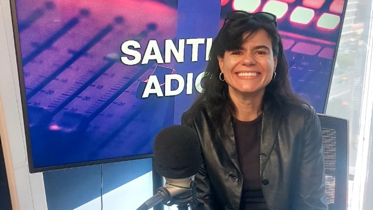 Pía Sotomayor sobre su columna Noche en la ciudad: prohibido bailar: “El deseo profundo que me llevo a escribirla es poder vivir una ciudad más alegre. La noche no es solo experimentar como ciudadano