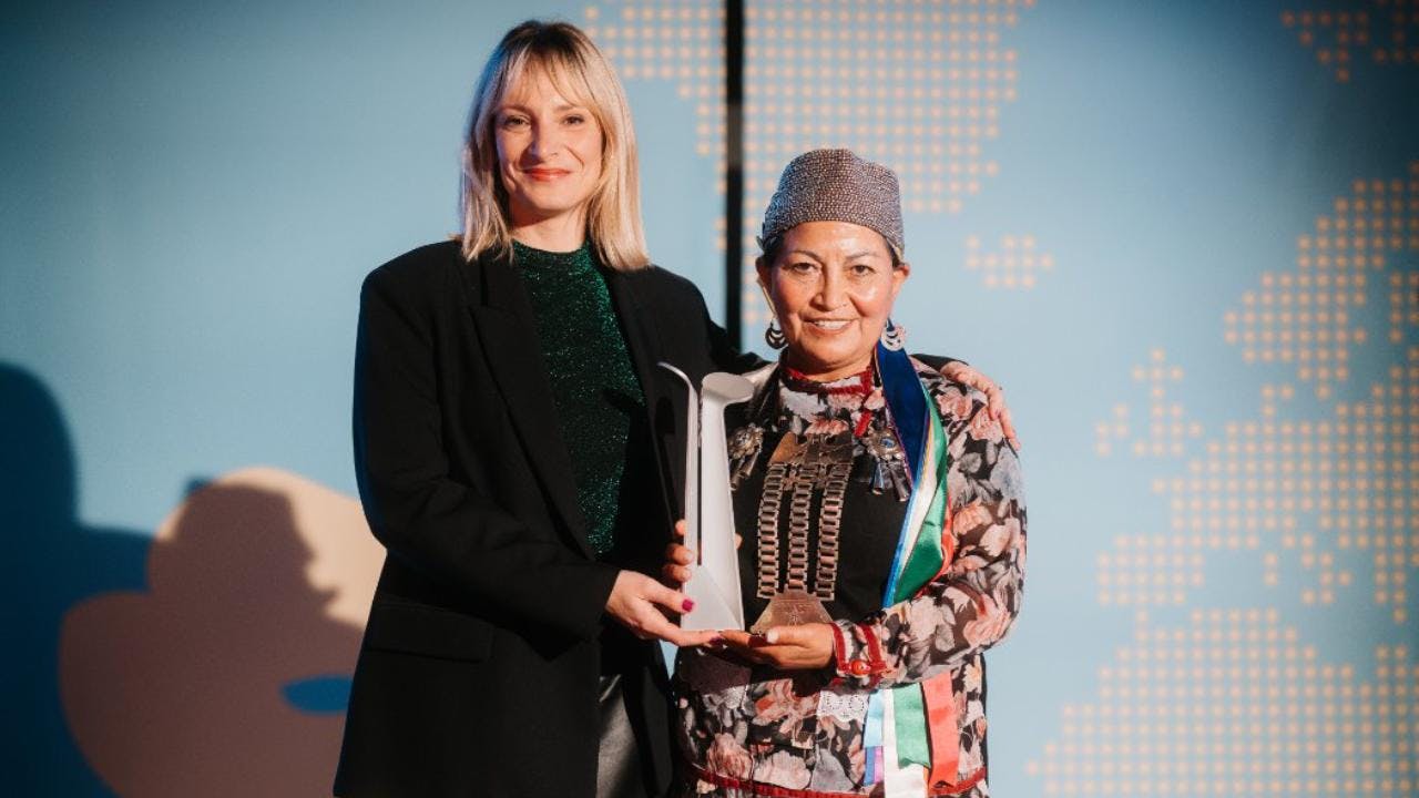 Elisa Loncón recibe importante premio en Bruselas: Es la primera persona no europea en recibirlo