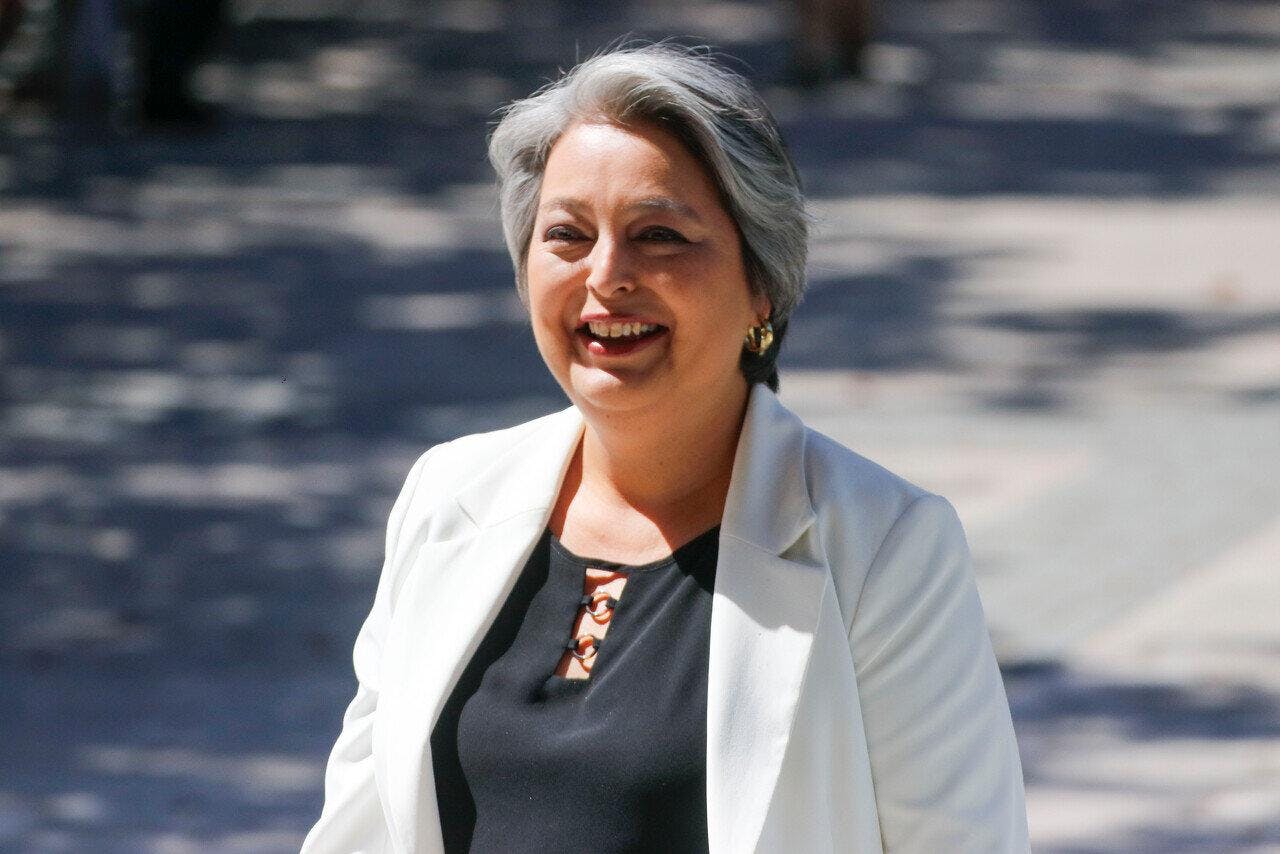Ministra Jeannette Jara sobre rumores de su candidatura presidencial: “Se pasan de largo. Más los distrae a ellos. No me imagino que la tarea de los parlamentarios de la derecha es estar hablando de m