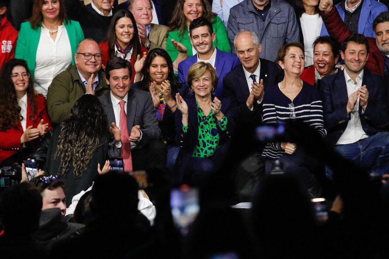 Crieria: un 71% desaprueba a la oposición, sin embargo Matthei lidera la opción de voto con un 22%