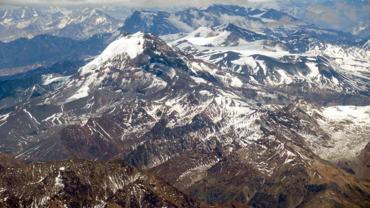 No hace erupción hace 39 años: La alarma que generó el volcán Tupungatito tras más de 20 temblores en la zona