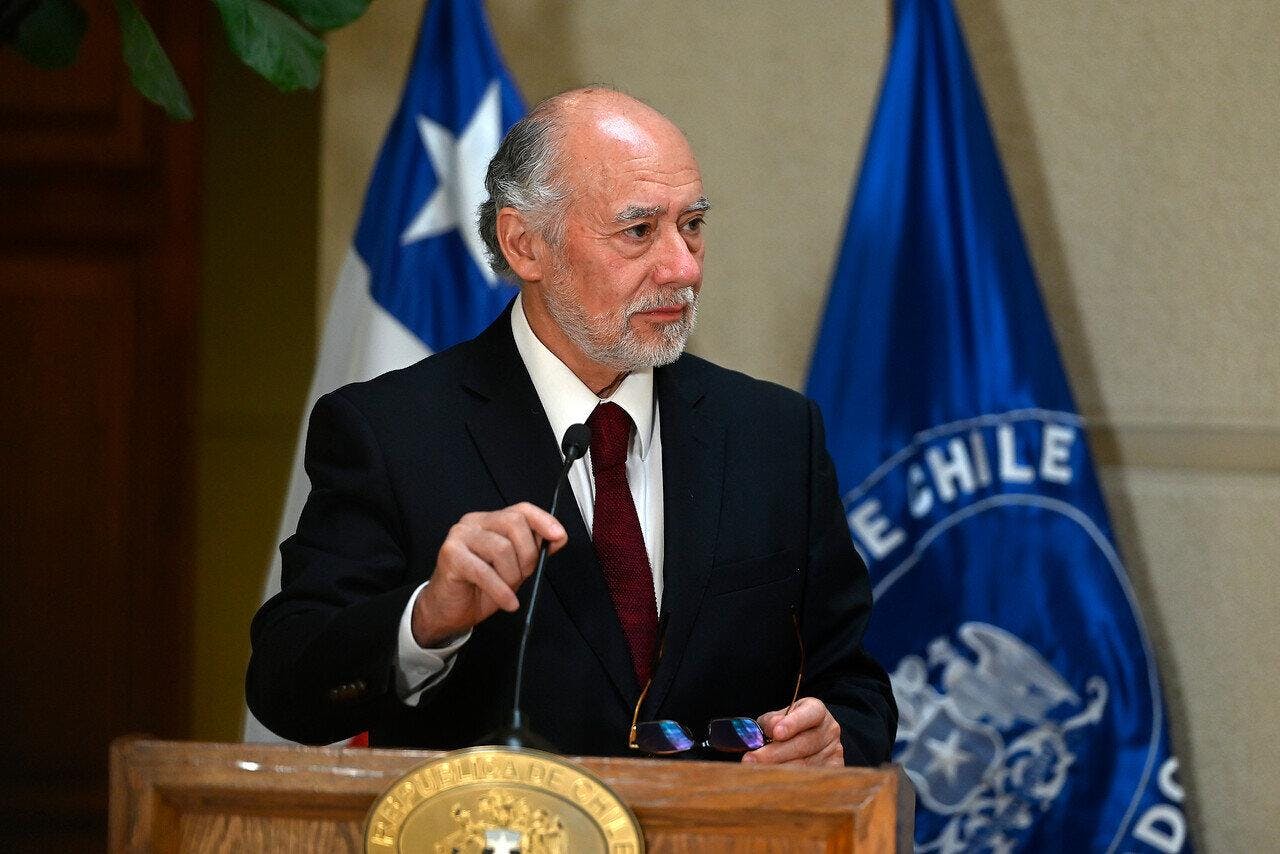Senador Iván Flores: “El ministro Valenzuela no puede seguir representando al campo, porque donde vaya le van a enrostrar lo que dijo”