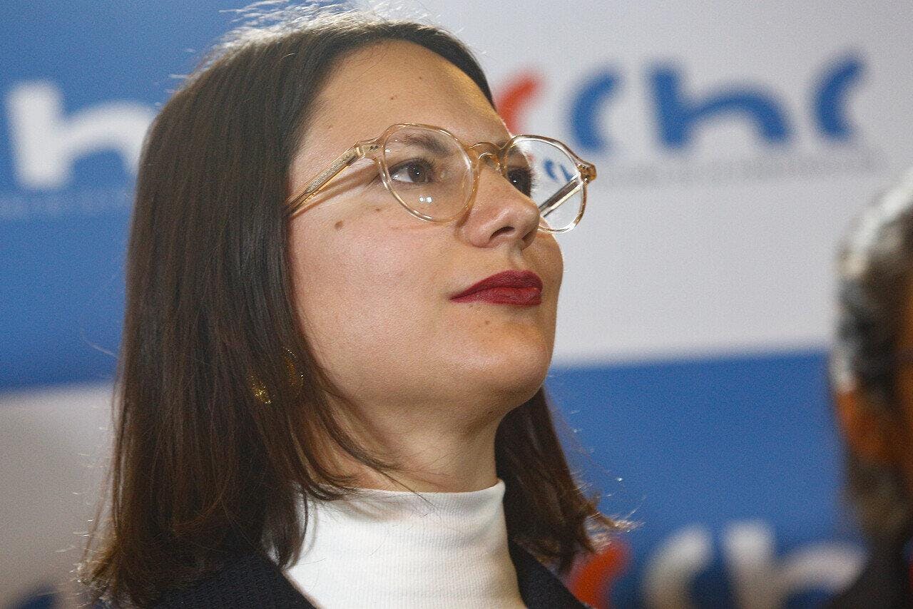 Irací Hassler se querella por “violación de secreto de funcionario público” tras filtraciones de chats