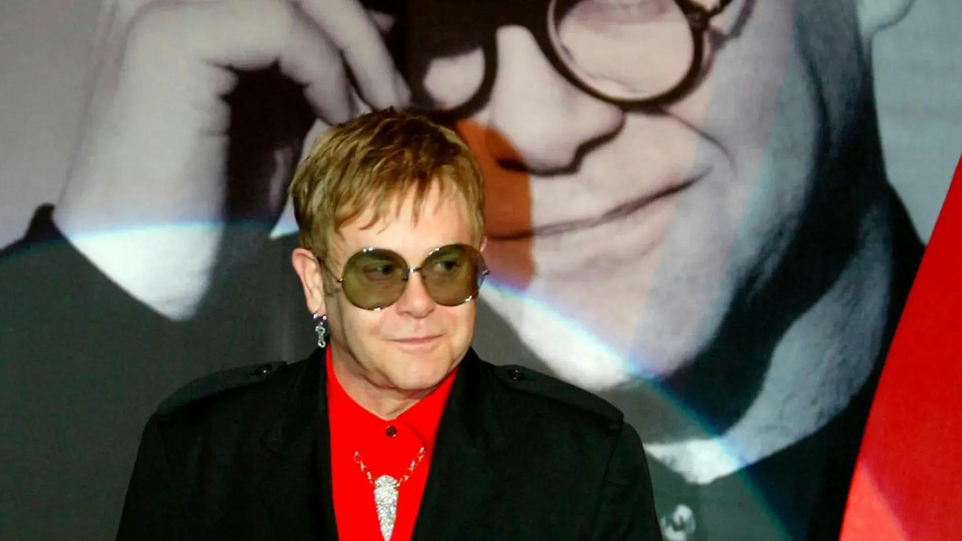 El preocupante estado de salud de Elton John: no ve por un ojo