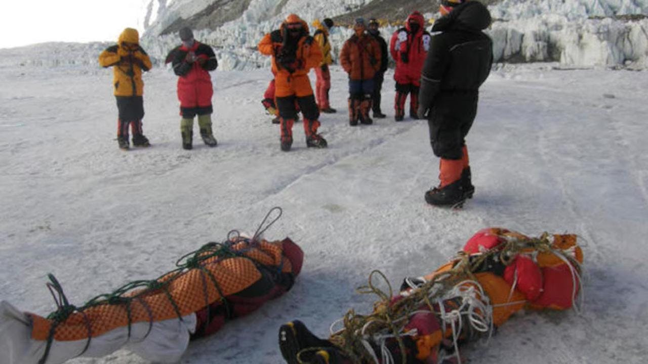 Los fantasmas del Everest: el calentamiento global revela cuerpos de alpinistas desaparecidos