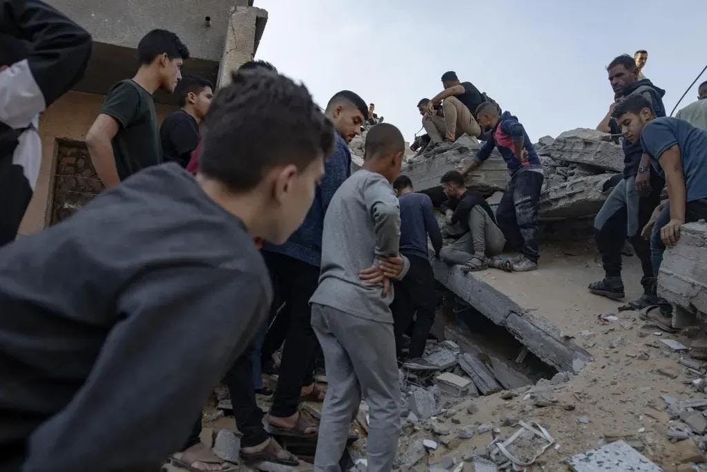 “Mis pacientes eran niños de 6 años con metralla en el corazón y balas en el cerebro”: el desgarrador testimonio de un médico voluntario en Gaza
