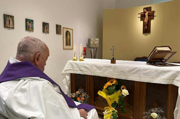 Vaticano comparte foto del Papa Francisco, la primera desde que está hospitalizado hace más de 30 días