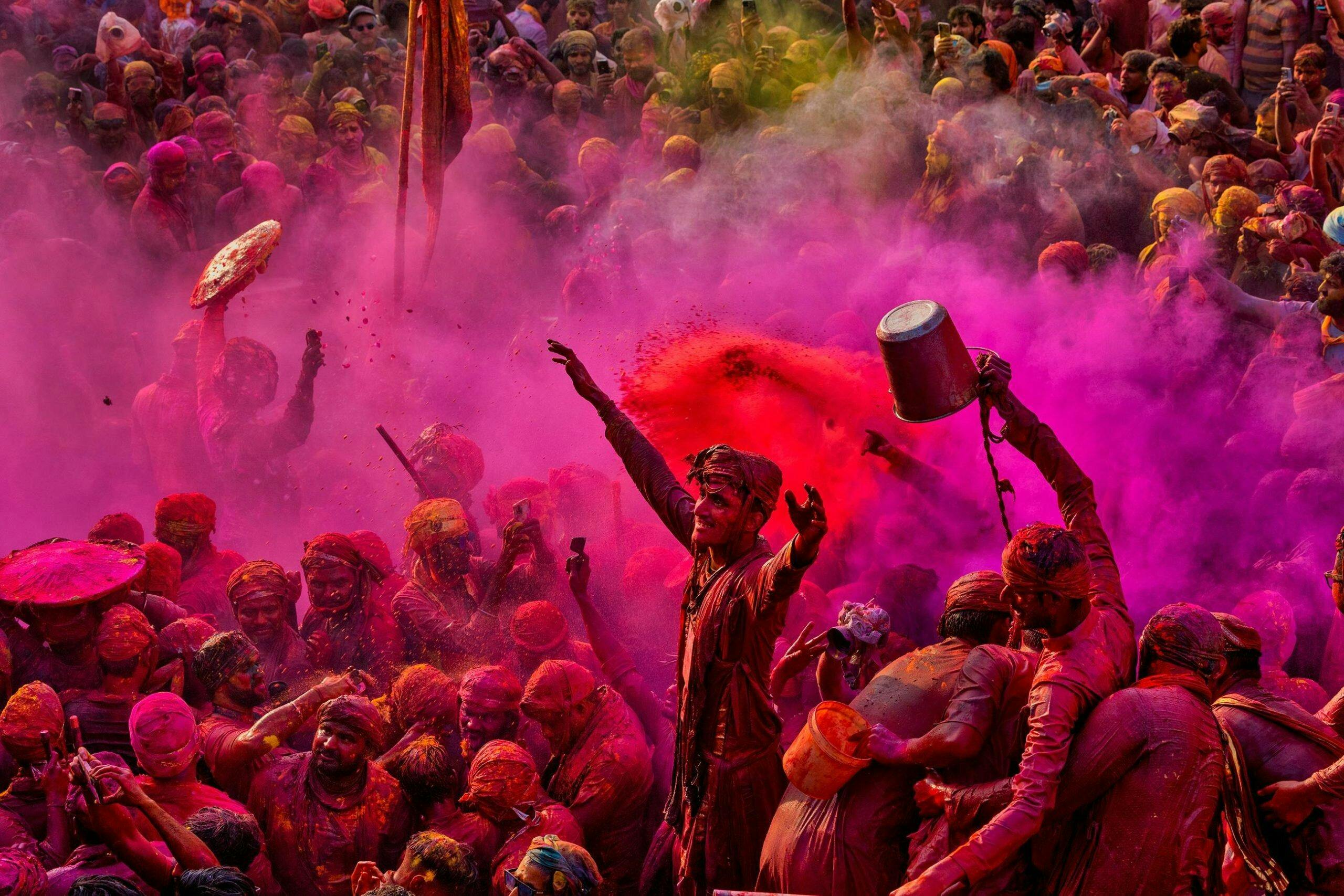 India comienza su festival Holi llenando las calles de colores