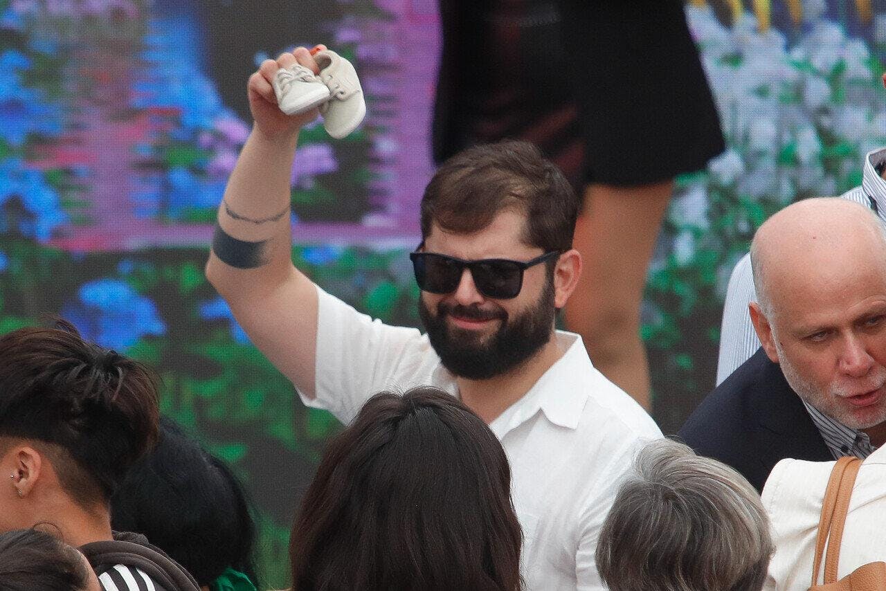 Presidente Gabriel Boric confirmó que hará uso de su postnatal cuando nazca su hija Violeta