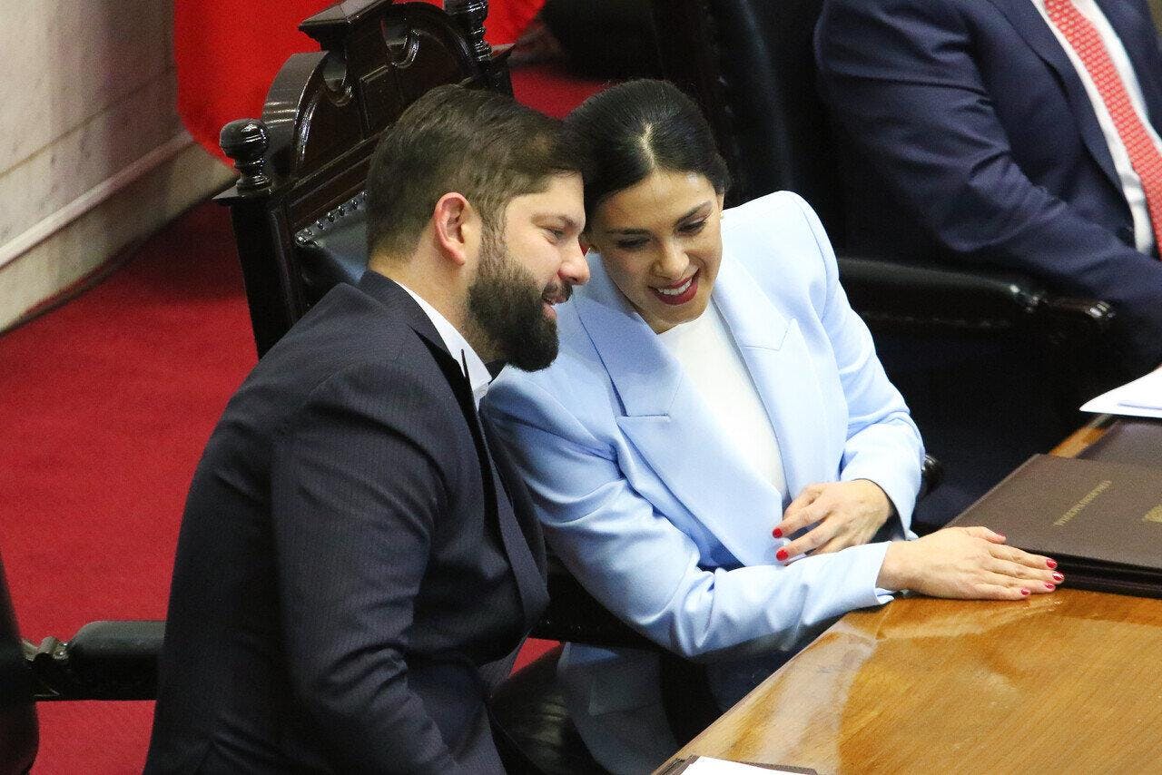 Presidente Boric da espaldarazo a Karol Cariola tras fracasada censura en su contra: “No la conocen”