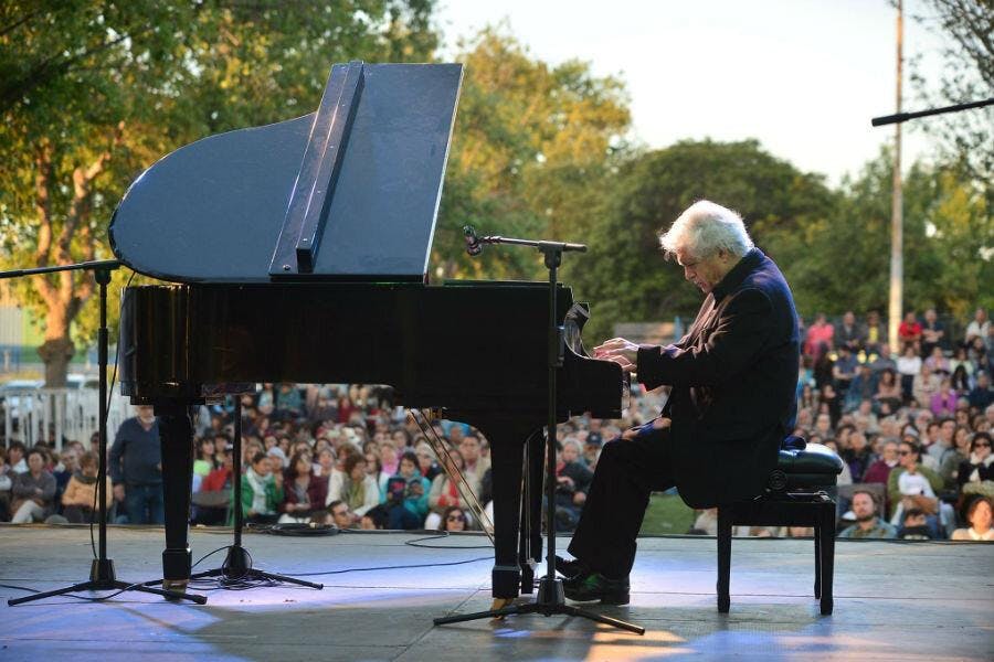 ¿Te tinca?:  Piano, música en vivo y artesanía al aire libre
