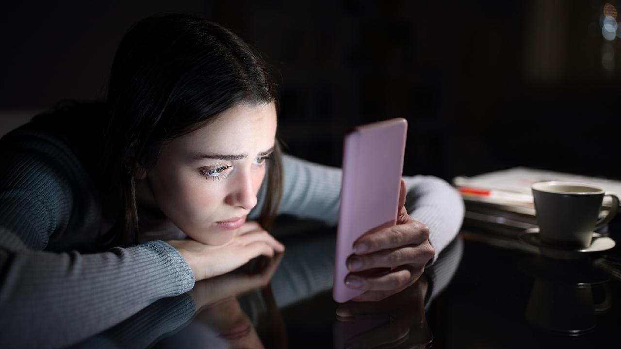 Mejorar la salud mental usando menos el teléfono