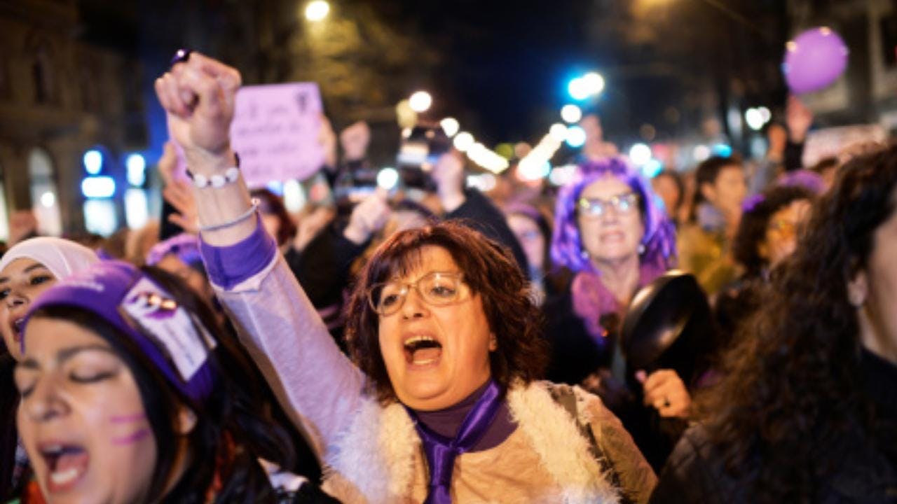 70% no se siente identificado con el movimiento feminista, pero un 66% cree que sí se discrimina a las mujeres según encuesta