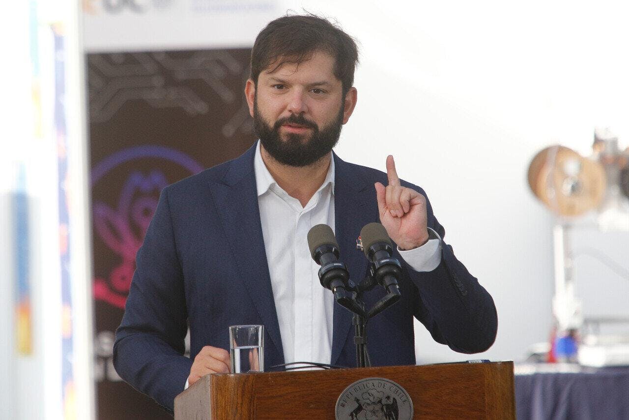 ¿Indirecta a Javier Milei?: Presidente Gabriel Boric aborda casos de estafas con criptomonedas