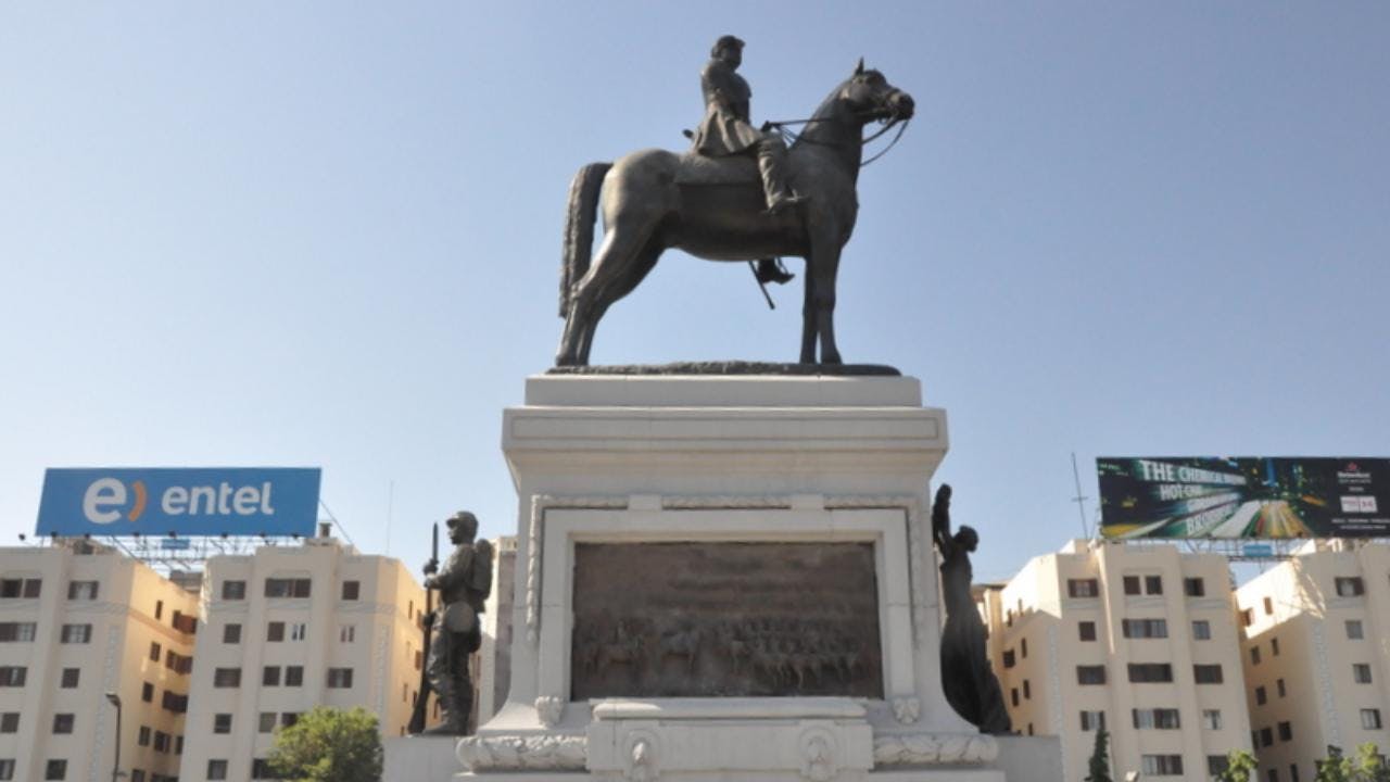 ¿Reemplazar la estatua de Baquedano? El debate y las posibilidades que han surgido