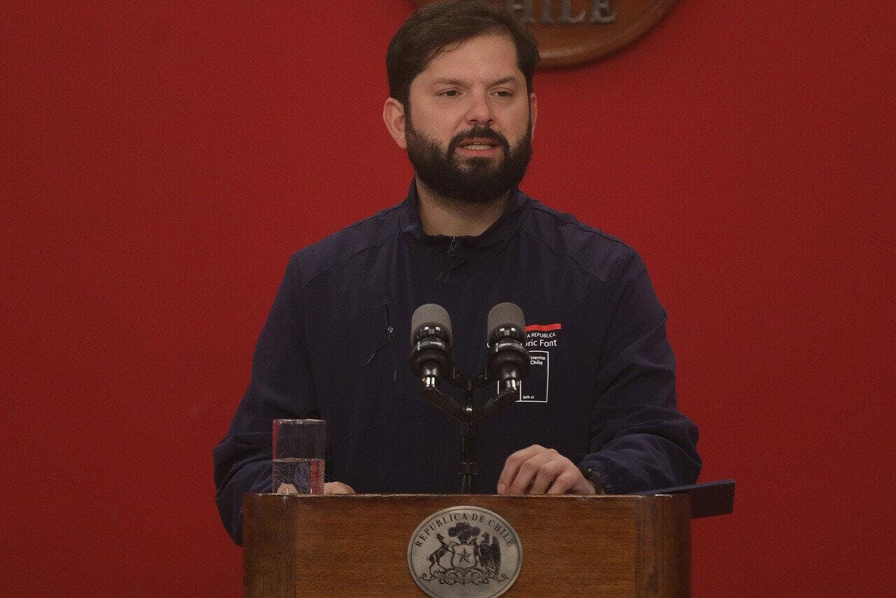 Presidente Boric responde a Matthei por críticas que hizo la candidata presidencial después del apagón masivo