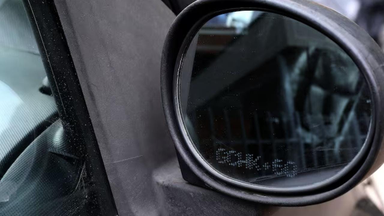 Este es el plazo límite para grabar las patentes en los vidrios y espejos de tu auto