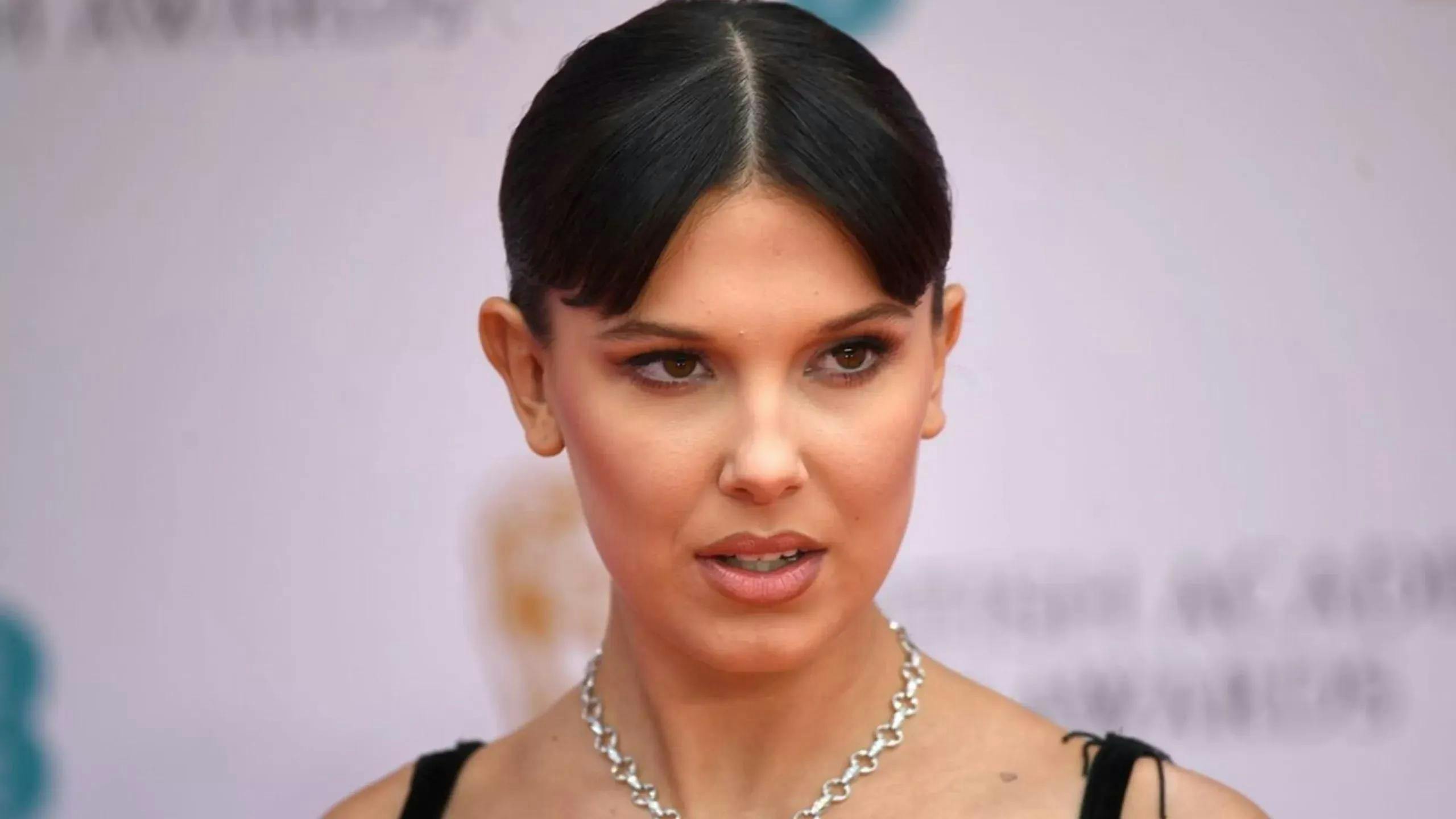 “Esto no es periodismo, es acoso”: Millie Bobby Brown carga contra reporteros por las críticas a su aspecto físico